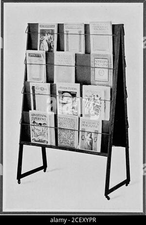 . Piles de livres et meubles métalliques pour bibliothèques; dispositifs de classement métalliques et meubles pour coffres-forts et bureaux. Banque D'Images