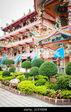 Photographies de l'incroyable Wihan Thep Sathit Phra Ki Ti Chaloem ou Temple chinois du Dragon Rouge. Chon Buri Pattaya Thaïlande. Banque D'Images