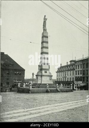 . Le nouveau Londres pittoresque et ses environs : Grofton, Mystic, Montville, Waterford, au début du XXe siècle. RÉSIDENCE DE STEPHEN GARDNER —OCEAN AVENUE. 95. MONUMENT AUX SOLDATS ET MARINS. SUR LA PARADE. PRÈS DU DÉPÔT UNION. Le Monument est un hommage aux Brave Ivie qui, sur terre et mer, ont représenté le Nouveau Londres dans nos batailles. Il a été généreusement présenté à la ville en 1896 par Sebastian D. Lawrence. Eq. 96 HI I^IK€lii9H^R .^ F* ? ? Jjifi J ? -, ^7&gt;» r5^ 1.a ?^ STATION DU NEW YORK YACHT CLUB, montrant dans les logements Bacllycomfortable et finement kep Banque D'Images