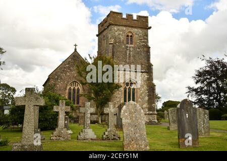 L'église anglicane Saint-Michel et tous les Anges à Penselwood, Somerset, Angleterre. La classe 2 a été construite au XVe siècle. Banque D'Images