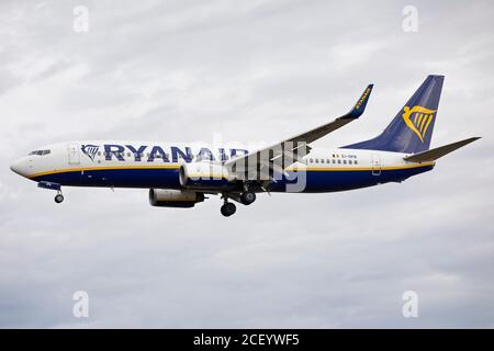 NEWCASTLE UPON TYNE, ANGLETERRE 2 septembre 2020 UN Boeing 737-800 de Ryanair débarque à l'aéroport de Newcastle le mercredi 2 septembre (Credit: Robert Smith | MI News) Banque D'Images