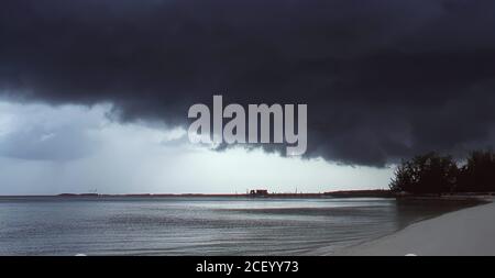 Calme avant la tempête sur l'île d'Andros Bahamas Banque D'Images