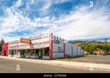 Un marché d'alimentation abandonné sur la rue principale de la petite ville de Washtucna, dans le désert élevé de l'État de Washington Banque D'Images