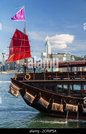 Bateau de plaisance dans le port de Victoria, Hong Kong Banque D'Images