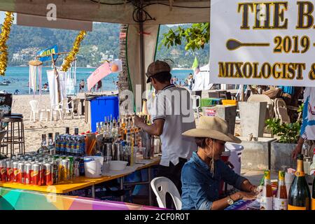 Bar touristique sur la plage de Patong, Phuket, Thaïlande