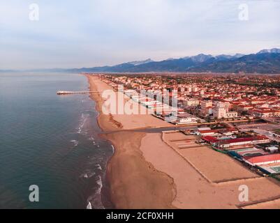 Aerail photo Plage de Viareggio matin, Italie Toscane Versilia Banque D'Images