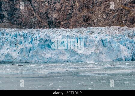 Front de glacier de l'Alaska dans le parc national de Glacier Bay. Bleu glace réchauffement de la planète. Destination de voyage aux États-Unis. Banque D'Images