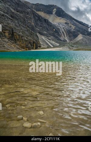 La mer de lait, un lagon de glacier turquoise à Yading, Sichuan, Chine. Banque D'Images