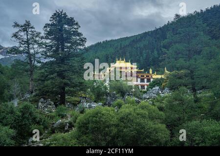 Temple de Chongqing, temple tibétain à Yading, Sichuan, Chine. Banque D'Images