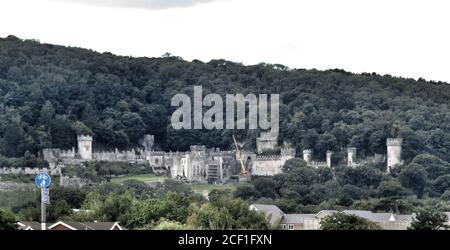 Le château de Gwrych étant préparé pour le tournage de crédit Ian fairbrother/Alamy stock photos Banque D'Images