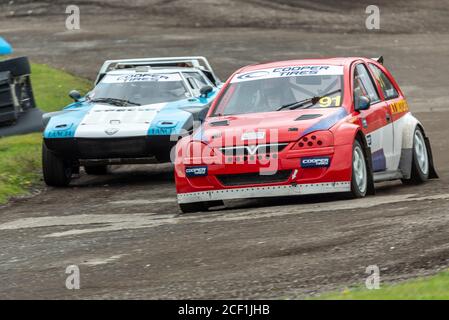 Allan Tapscott dans Vauxhall Corsa course dans les SuperNationals à l'épreuve britannique 5 Nations de la course de croix de voiture à Lydden Hill, Kent, Royaume-Uni. Pendant COVID-19 Banque D'Images