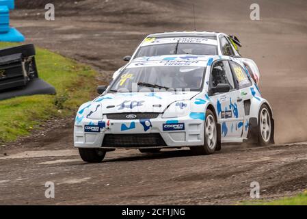 Julian Godfrey dans Ford Fiesta course dans les Supercars à l'épreuve britannique de 5 Nations à Lydden Hill, Kent, Royaume-Uni. Pendant COVID-19 Banque D'Images