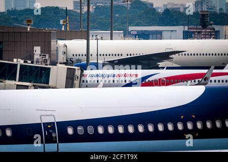 Un avion cargo se tenant sur l'aéroport international Chhatrapati Shivaji. Chhatrapati Shivaji Maharaj International Airport, anciennement connu sous le nom de Sahar in Banque D'Images