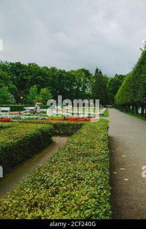 Photo verticale des magnifiques jardins du parc Kadriorg, Tallinn, Estonie Banque D'Images