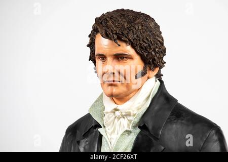 UTILISATION ÉDITORIALE SEULEMENT UN gâteau grandeur nature de M. Darcy, comme joué par Colin Firth dans la mini-série TV de Pride et de préjugés, est dévoilé à la propriété National Trust Lyme Park à Disley, Cheshire. Banque D'Images