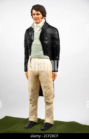 UTILISATION ÉDITORIALE SEULEMENT UN gâteau grandeur nature de M. Darcy, comme joué par Colin Firth dans la mini-série TV de Pride et de préjugés, est dévoilé à la propriété National Trust Lyme Park à Disley, Cheshire. Banque D'Images