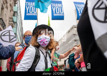 Londres, Royaume-Uni. 3 septembre 2020. Extinction les manifestants de la rébellion se rassemblent à la station de métro Oxford Circus pour bloquer la circulation routière. Frustré par l’incapacité du gouvernement à agir en cas d’urgence climatique et écologique, XR continue de protester contre le changement. Le projet de loi sur les urgences climatiques et écologiques (projet de loi CEE) est le seul plan concret disponible pour faire face à cette crise. XR exigent la loi du gouvernement maintenant et d'adopter cette loi. Crédit : Neil Atkinson/Alay Live News. Banque D'Images