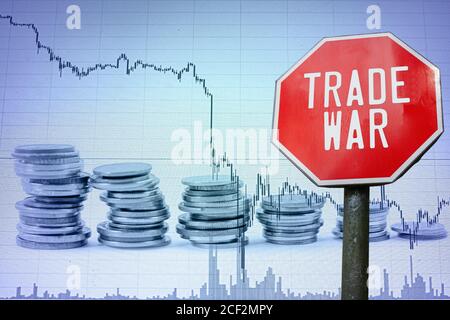La guerre commerciale sur le fond de l'économie - graphique et pièces. Crise financière dans l'économie mondiale. Crise économique mondiale, récession. Banque D'Images