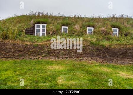 Glaumbaer, Islande - 25 août 2015 : vue sur l'ancienne ferme en gazon des XVIIIe et XIXe siècles. Actuellement, les installations de musée. Banque D'Images