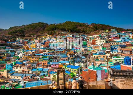 Village culturel de Gamcheon en journée dans la ville de Busan, en Corée du Sud. Banque D'Images