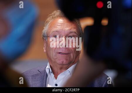 Potsdam, Allemagne. 03ème septembre 2020. Klaus Ernst (Die Linke), ancien vice-président, donne un entretien à l'hôtel du congrès avant la réunion privée. Credit: Annette Riedl/dpa/Alay Live News Banque D'Images