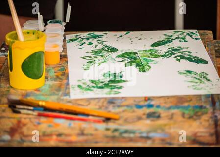 Une série de photographies de cours dans une école d'art. École d'art, leçons de dessin Banque D'Images