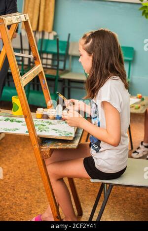 Une série de photographies de cours dans une école d'art. École d'art, leçons de dessin Banque D'Images