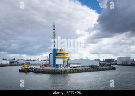 Station de radio VHF et centre de trafic du port de Rotterdam, situé entre Lekhaven et Ijsselhaven. Banque D'Images