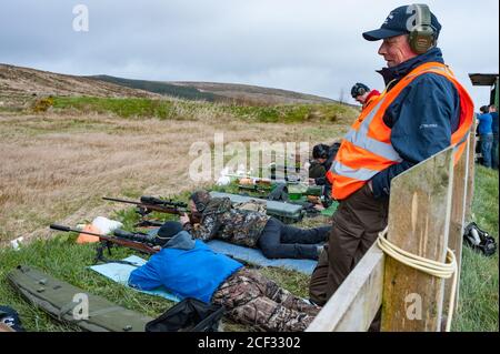 Castlemaine, Irlande - 28 mars 2015 : tir à la cible du fusil au stand de tir de Castlemaine, le tir à la cible a gagné en popularité en Irlande même avec certains Banque D'Images