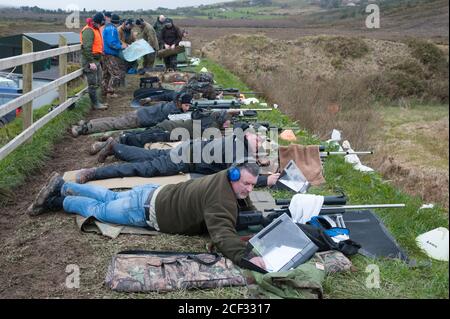 Castlemaine, Irlande - 28 mars 2015 : tir à la cible du fusil au stand de tir de Castlemaine, le tir à la cible a gagné en popularité en Irlande même avec certains Banque D'Images