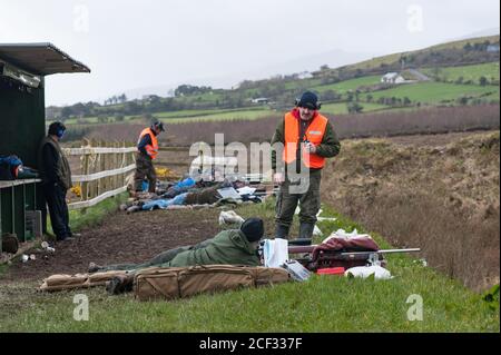 Castlemaine, Irlande - 28 mars 2015 : tir à la cible du fusil au stand de tir de Castlemaine, le tir à la cible a gagné en popularité en Irlande même avec certains Banque D'Images