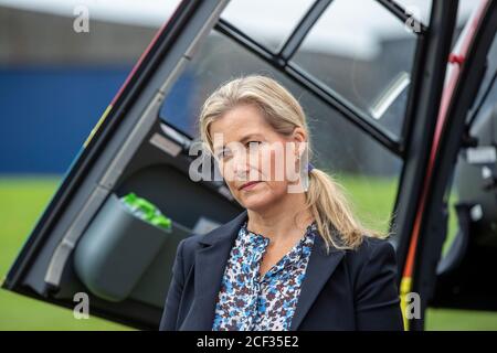 La comtesse de Wessex lors d'une visite à la Thames Valley Air Ambulance à White Waltham à Maidenhead, Berkshire, pour aider à lancer leurs célébrations du 21e anniversaire en prévision de la semaine nationale de l'ambulance aérienne. Banque D'Images