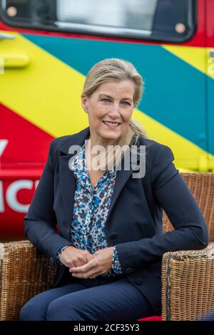 La comtesse de Wessex lors d'une visite à la Thames Valley Air Ambulance à White Waltham à Maidenhead, Berkshire, pour aider à lancer leurs célébrations du 21e anniversaire en prévision de la semaine nationale de l'ambulance aérienne. Banque D'Images