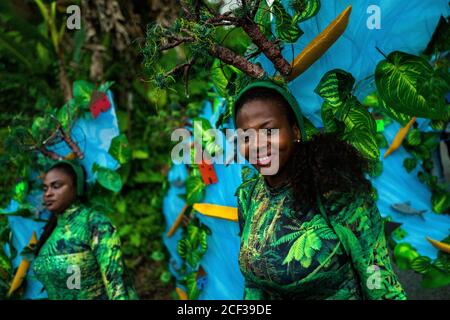 Des danseurs afro-colombiens du quartier de Alameda Reyes se produisent lors du festival San Pacho à Quibdó, en Colombie. Banque D'Images