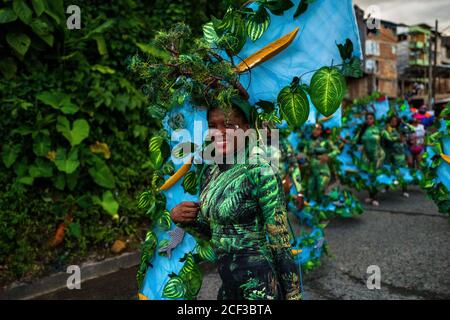 Des danseurs afro-colombiens du quartier de Alameda Reyes se produisent lors du festival San Pacho à Quibdó, en Colombie. Banque D'Images