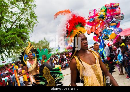 Des danseurs transgenres afro-colombiens se produisent pendant le festival San Pacho à Quibdó, en Colombie. Banque D'Images