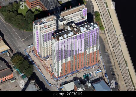 Vue aérienne d'un nouveau développement sur Trafford Wharf Road, Salford, Manchester Banque D'Images