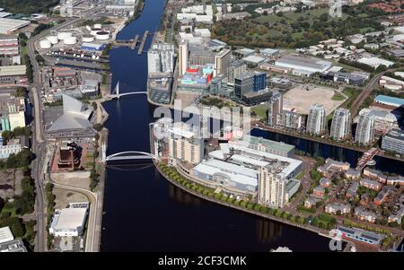 Vue aérienne de Salford Quays, y compris MediaCityUK, Lowry Centre et Shopping Centre. Près de Manchester Banque D'Images