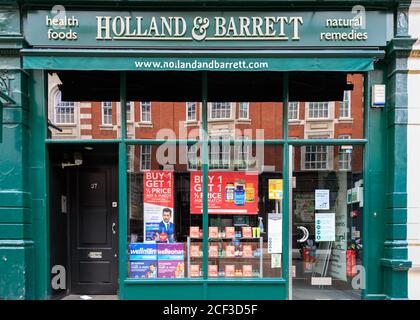 Avant-boutique Holland et Barrett, chaîne de magasins British Health Food and Natural rememdies à Covent Garden, Londres, Angleterre, Royaume-Uni Banque D'Images