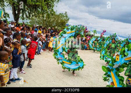 Des danseurs afro-colombiens du quartier de Alameda Reyes se produisent lors du festival San Pacho à Quibdó, en Colombie. Banque D'Images