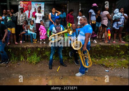 Les joueurs de cuivre afro-colombiens du quartier de Pandeyuca participent au festival San Pacho à Quibdó, en Colombie. Banque D'Images