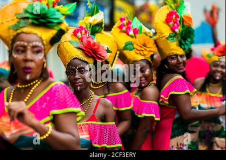 Des danseurs afro-colombiens du quartier de Pandeyuca se produisent lors du festival San Pacho à Quibdó, en Colombie. Banque D'Images