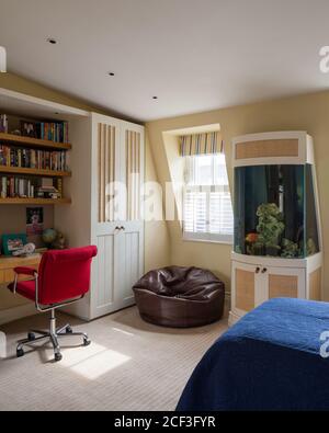 Par 24 pays de l'aquarium dans une chambre de style Banque D'Images