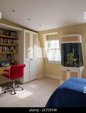 Par 24 pays de l'aquarium dans une chambre de style Banque D'Images