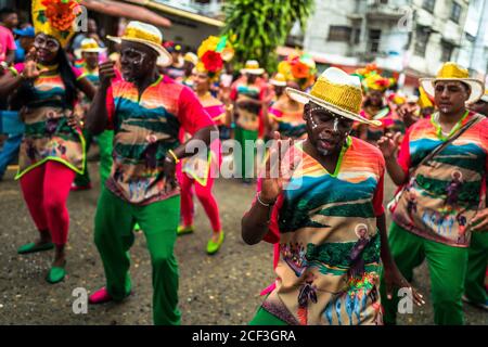 Des danseurs afro-colombiens du quartier de Pandeyuca se produisent lors du festival San Pacho à Quibdó, en Colombie. Banque D'Images