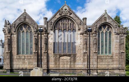 Église Sainte-Marie-de-la-Madeleine, Launceston, à l'extérieur, avec figurine inclinable. Banque D'Images