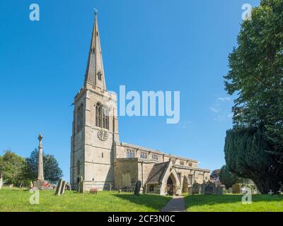 L'église Sainte-Marie-Madeleine à Geddington. Banque D'Images