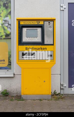 Machine à affranchir de la poste allemande. Prise de vue au recto en format portrait Banque D'Images