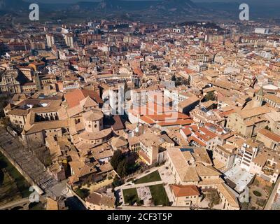 Vue panoramique du quartier historique de Vic avec vue sur les montagnes, Catalogne, Espagne Banque D'Images