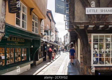 Rue médiévale de Shambles, Newgate, York, Yorkshire du Nord, Angleterre, Royaume-Uni Banque D'Images